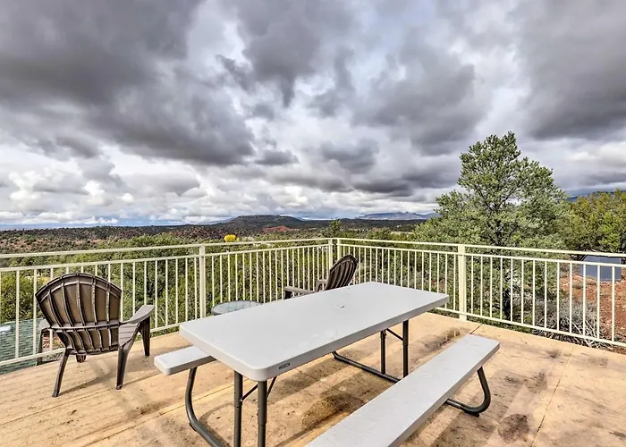 Mountain-view Rooftop Deck: Hideaway